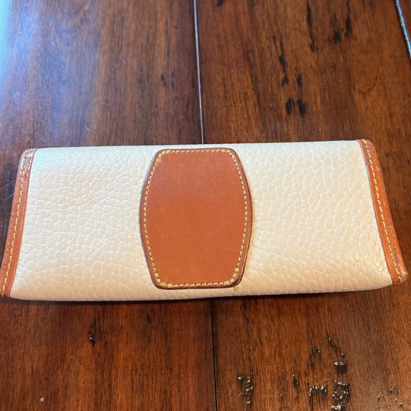 Vintage Dooney & Bourke Eyeglass Hard Case with Belt Loop in cream/tan - Picture 4 of 7